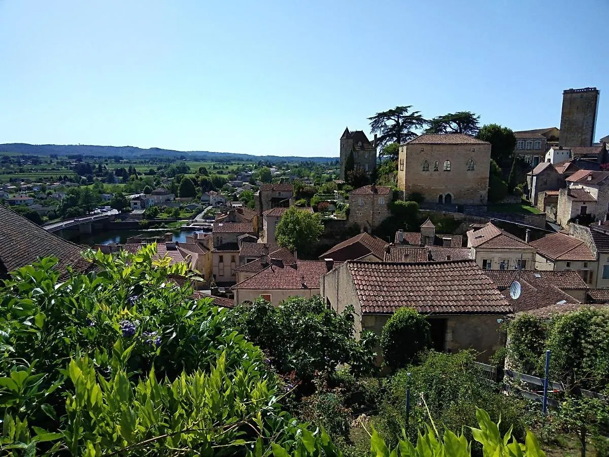 Holiday home Charmante Maison A Puy-L'Eveque Avec Jardin Et Balcon
