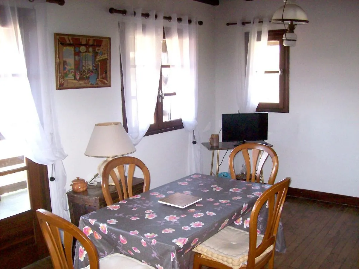 Holiday home Charmante Maison A Puy-L'Eveque Avec Jardin Et Balcon